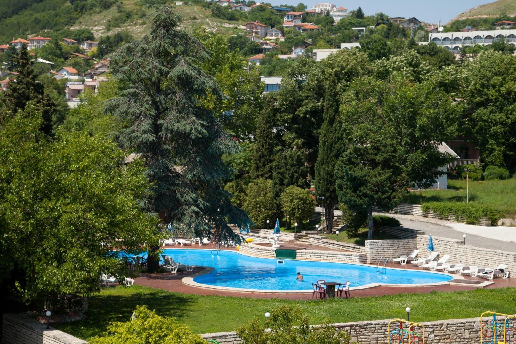 Bisser Hotel - Free Parking - Free Pool Access Baltjik Exteriör bild