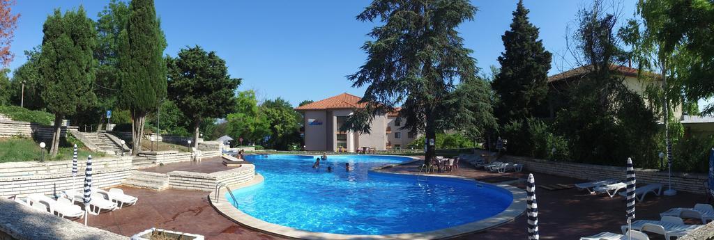 Bisser Hotel - Free Parking - Free Pool Access Baltjik Exteriör bild