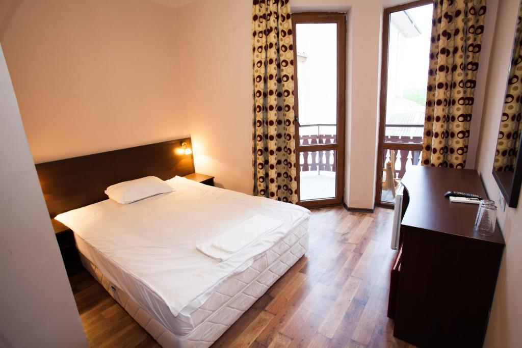 Bisser Hotel - Free Parking - Free Pool Access Baltjik Rum bild