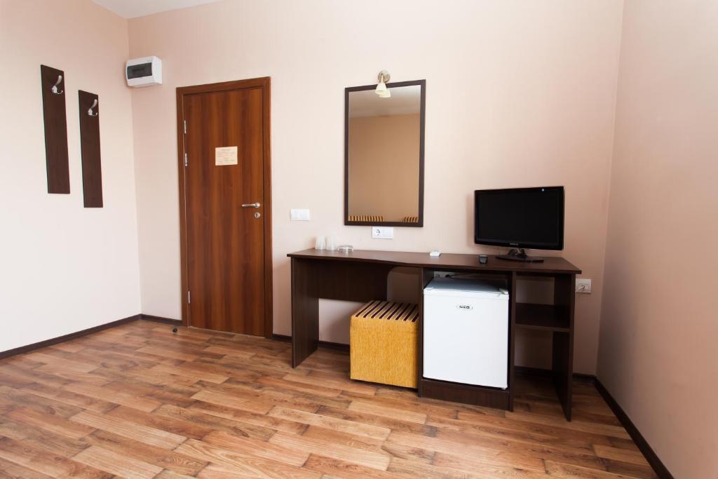 Bisser Hotel - Free Parking - Free Pool Access Baltjik Rum bild