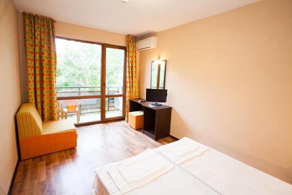 Bisser Hotel - Free Parking - Free Pool Access Baltjik Rum bild