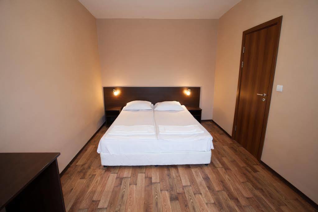 Bisser Hotel - Free Parking - Free Pool Access Baltjik Exteriör bild