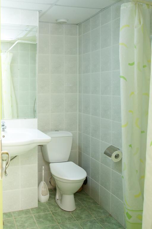Bisser Hotel - Free Parking - Free Pool Access Baltjik Rum bild